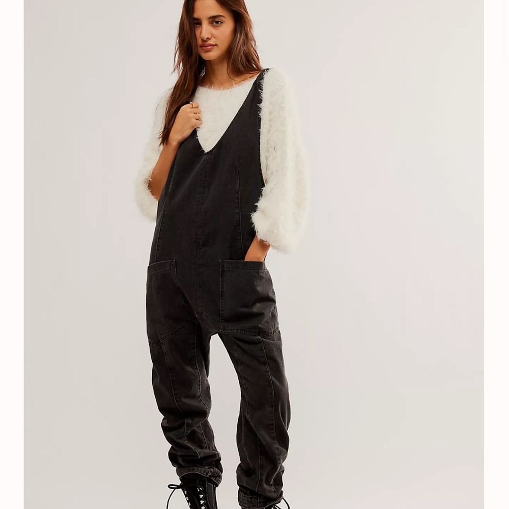 Free people jumper size XS black. Wore twice great condition